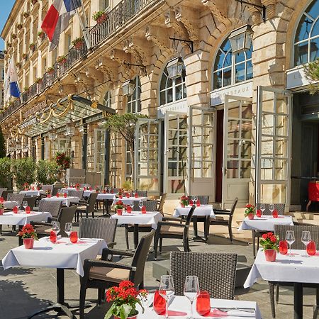 อินเตอร์คอนติเนนตัล บอร์โด เลอ กร็อง โฮเต็ล Hotel ภายนอก รูปภาพ The restaurant's terrace