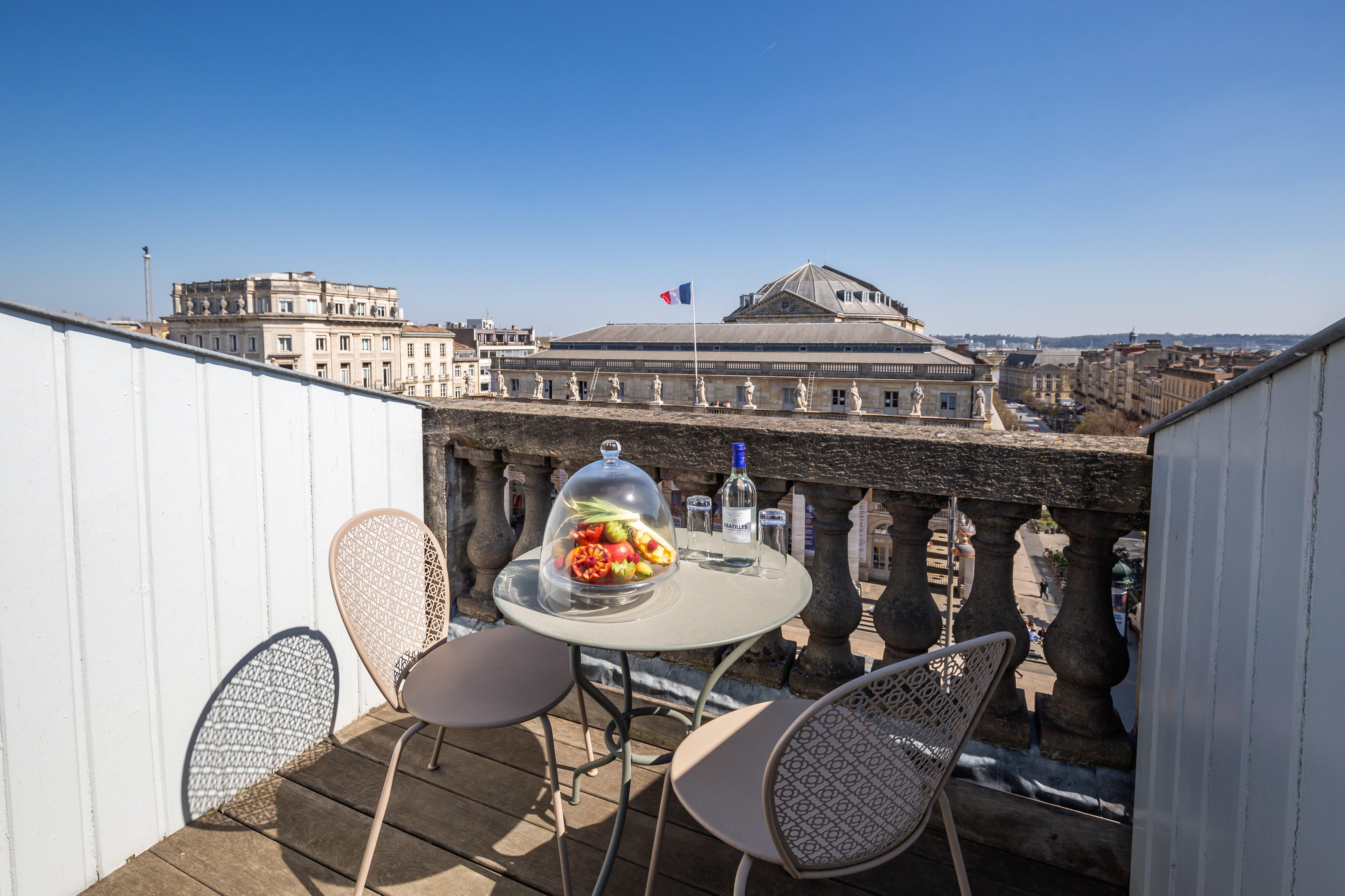 อินเตอร์คอนติเนนตัล บอร์โด เลอ กร็อง โฮเต็ล Hotel ภายนอก รูปภาพ A balcony in Paris