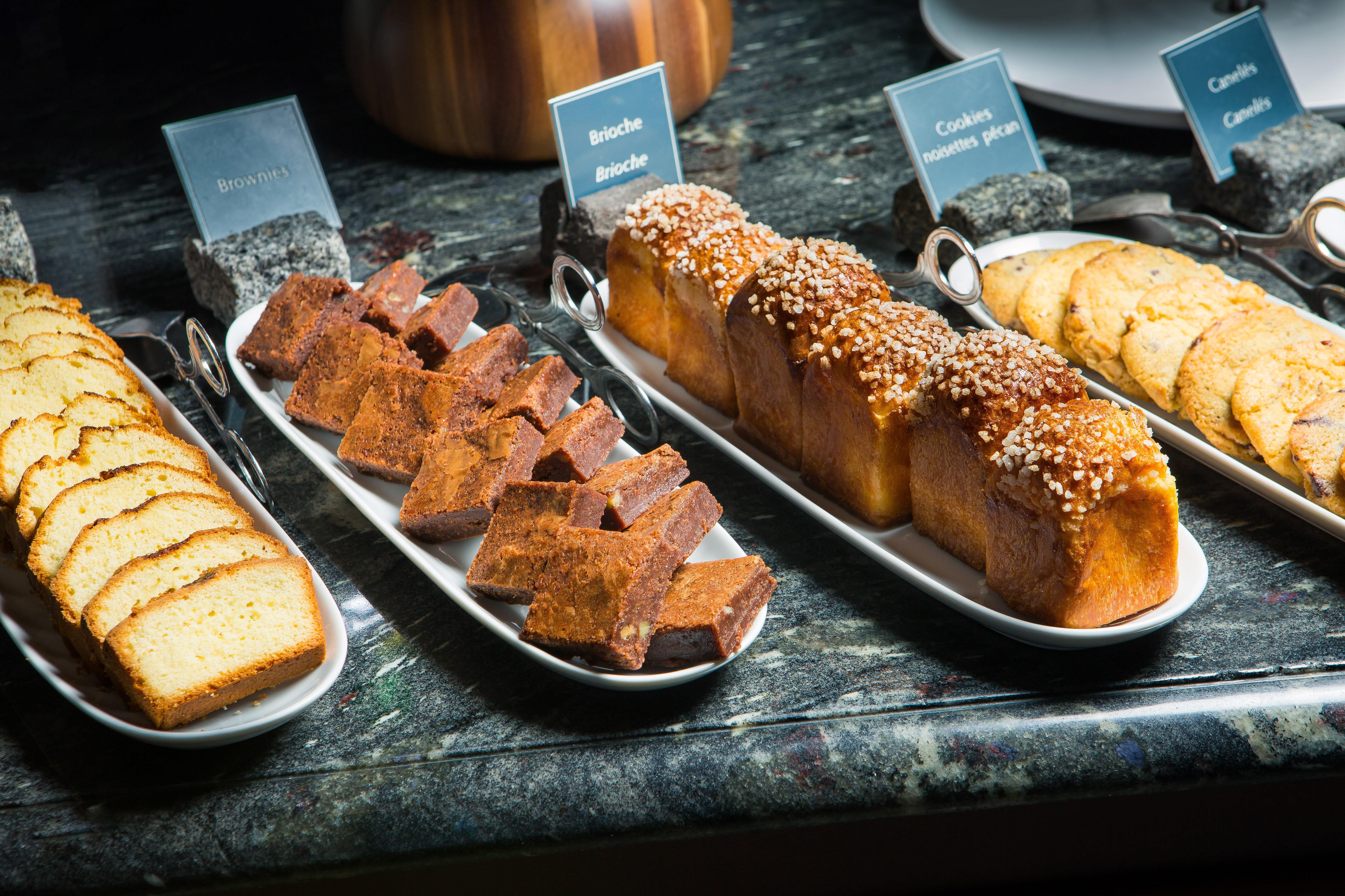 อินเตอร์คอนติเนนตัล บอร์โด เลอ กร็อง โฮเต็ล Hotel ภายนอก รูปภาพ A selection of cakes