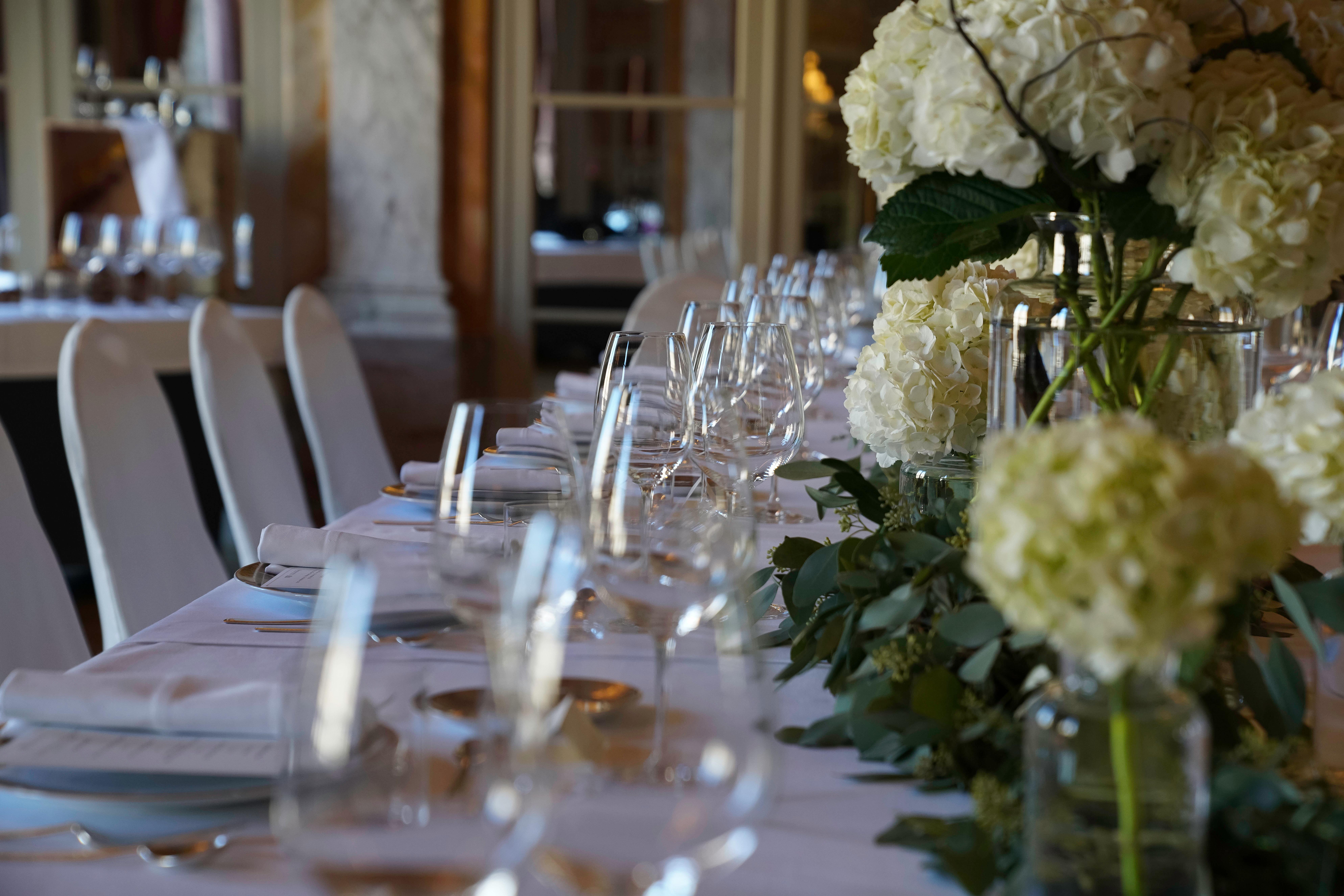 อินเตอร์คอนติเนนตัล บอร์โด เลอ กร็อง โฮเต็ล Hotel ภายนอก รูปภาพ A table set for a formal dinner