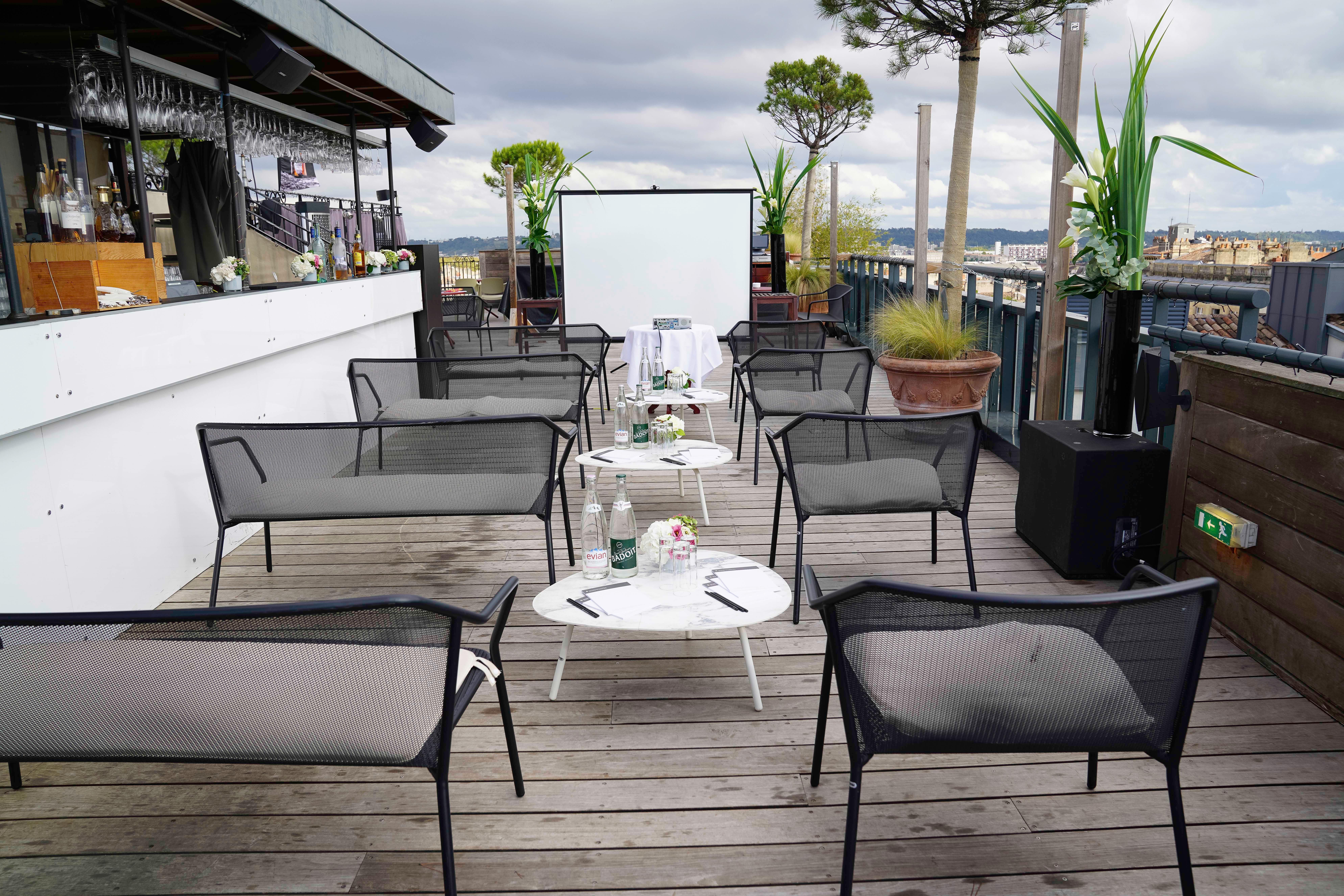 อินเตอร์คอนติเนนตัล บอร์โด เลอ กร็อง โฮเต็ล Hotel ภายนอก รูปภาพ The rooftop bar