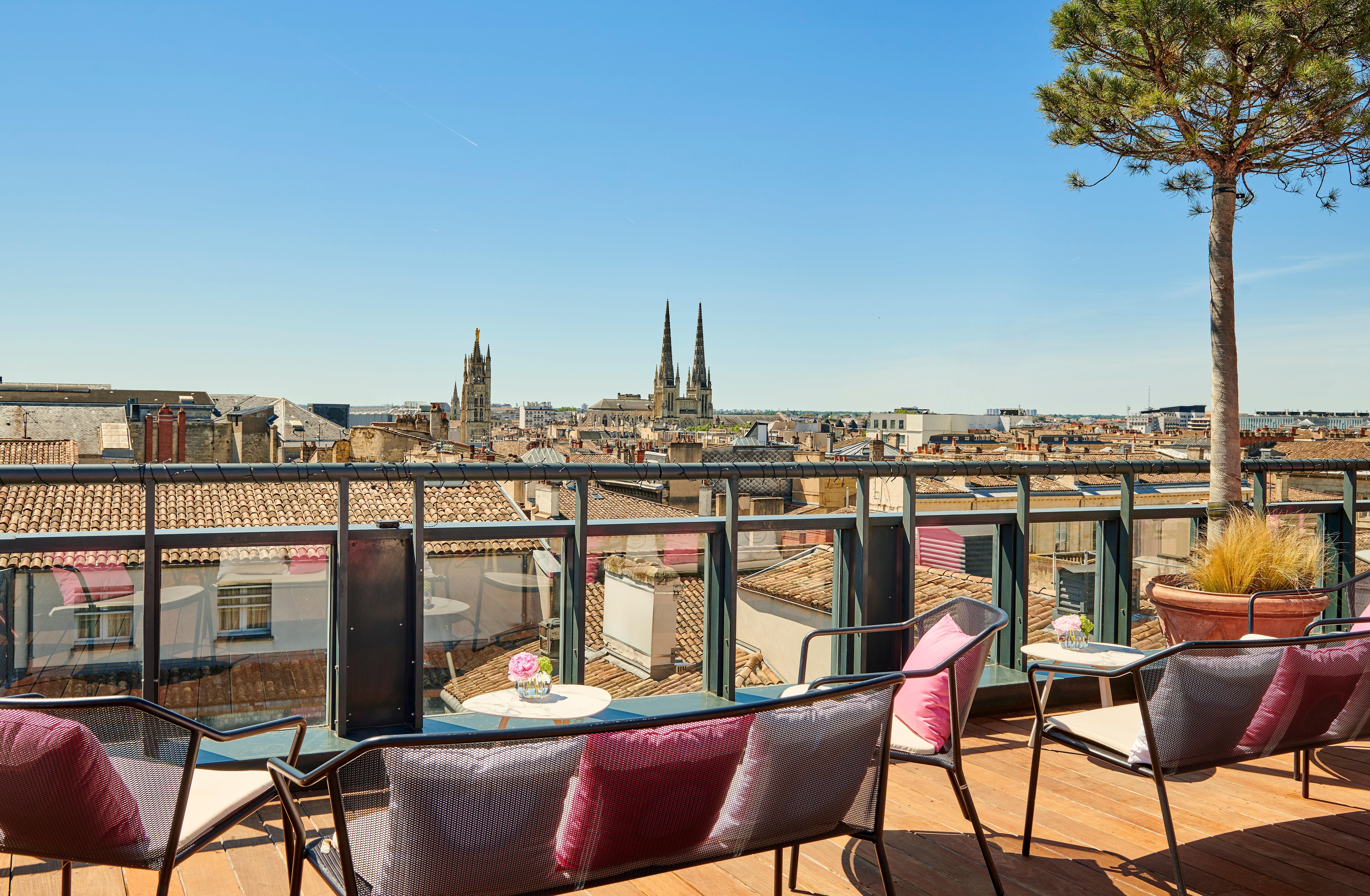 อินเตอร์คอนติเนนตัล บอร์โด เลอ กร็อง โฮเต็ล Hotel ภายนอก รูปภาพ View from the rooftop