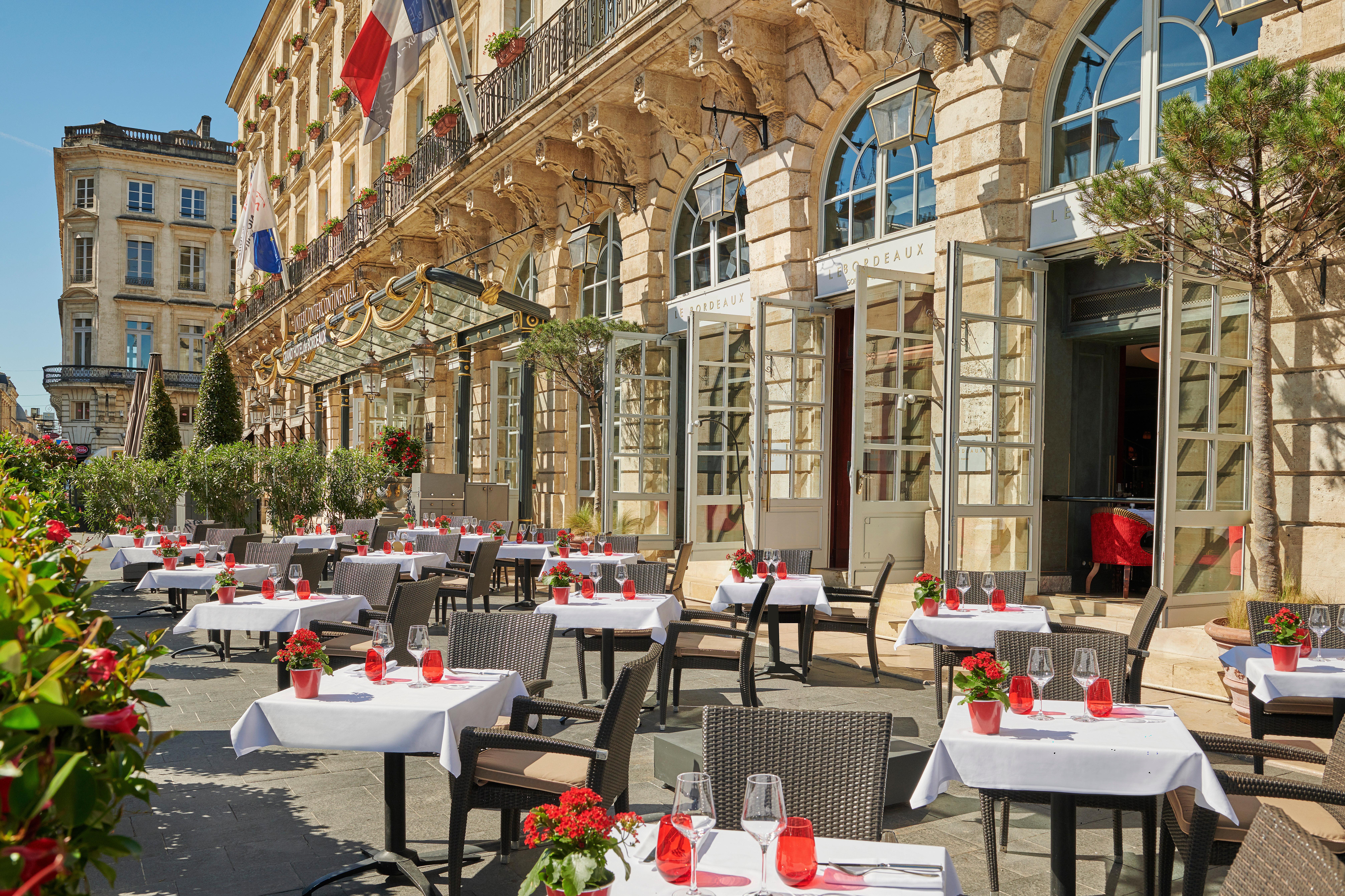 อินเตอร์คอนติเนนตัล บอร์โด เลอ กร็อง โฮเต็ล Hotel ภายนอก รูปภาพ The restaurant's terrace