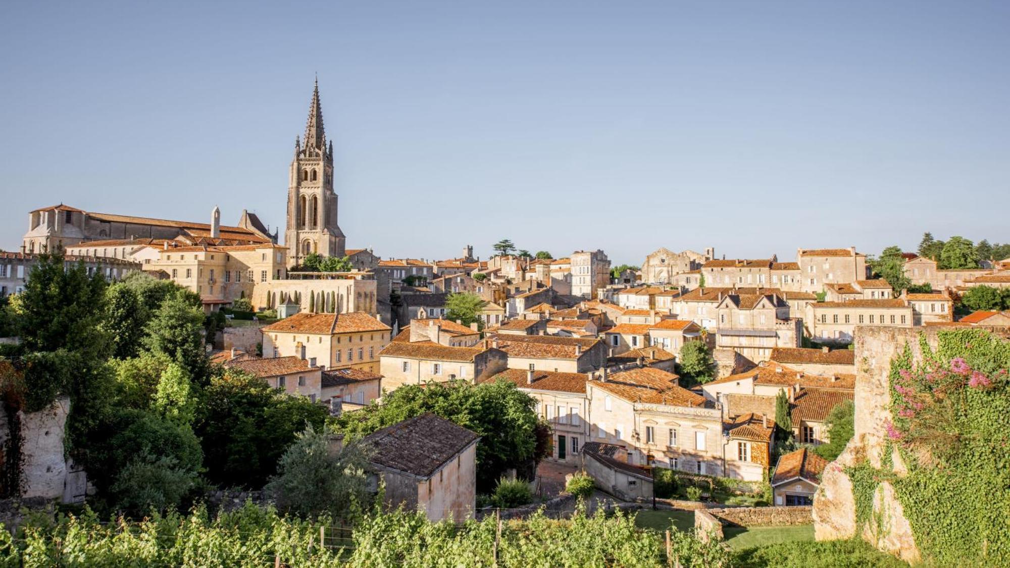 อินเตอร์คอนติเนนตัล บอร์โด เลอ กร็อง โฮเต็ล Hotel ภายนอก รูปภาพ A general view of Montferrand