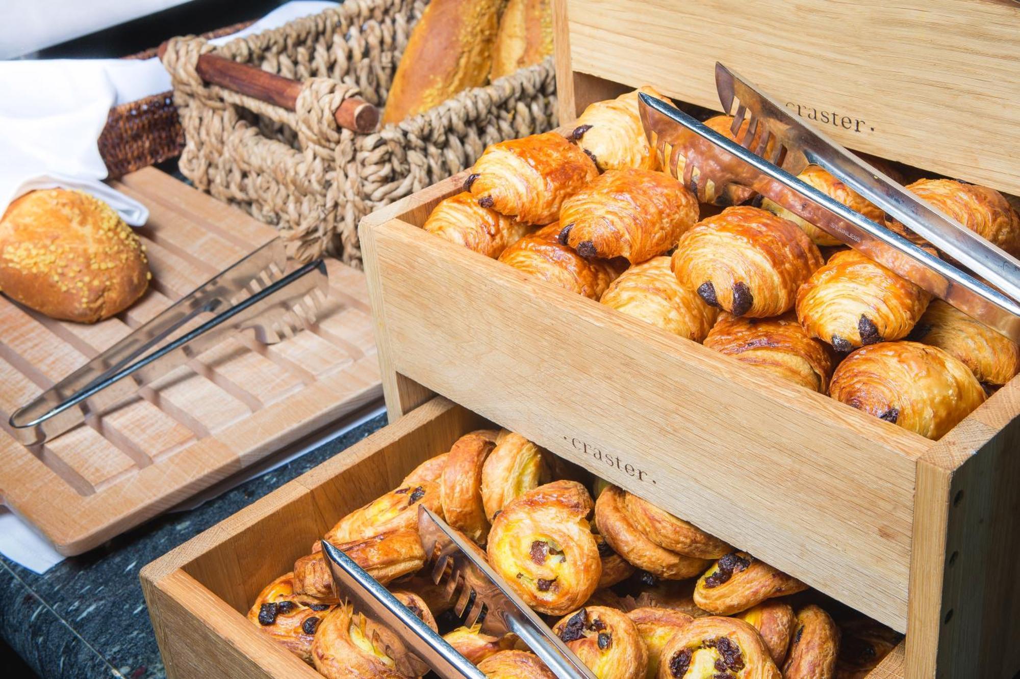 อินเตอร์คอนติเนนตัล บอร์โด เลอ กร็อง โฮเต็ล Hotel ภายนอก รูปภาพ A selection of pastries
