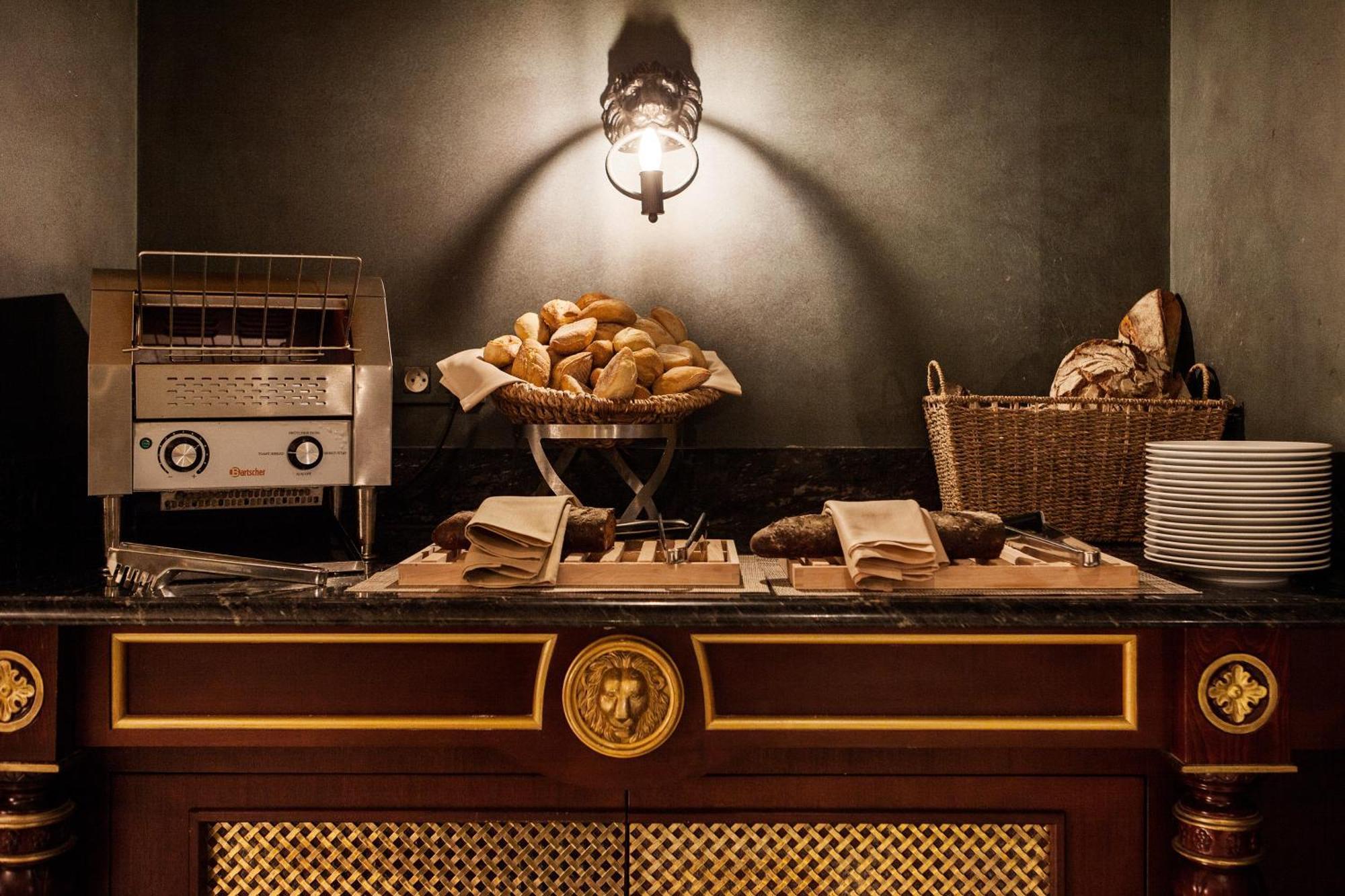 อินเตอร์คอนติเนนตัล บอร์โด เลอ กร็อง โฮเต็ล Hotel ภายนอก รูปภาพ Bread station